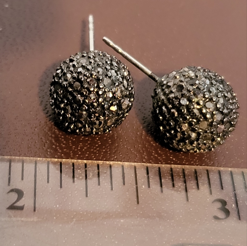 Elegant Black Stud Earrings